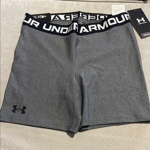 ❤️NEW!!!❤️ Under Armour Women's Athletic Gray Shorts.Compression Mid Rise.